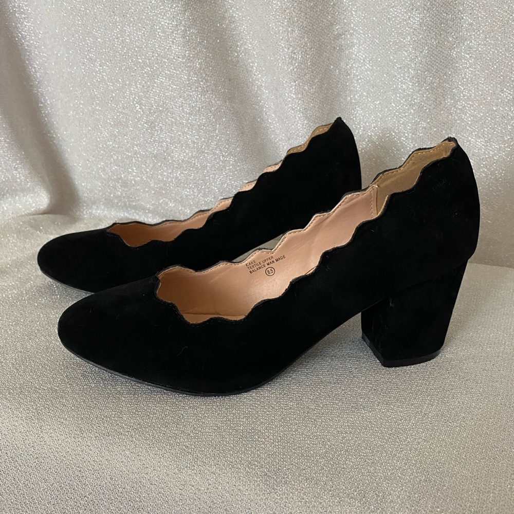 Black scalloped heels “cake”